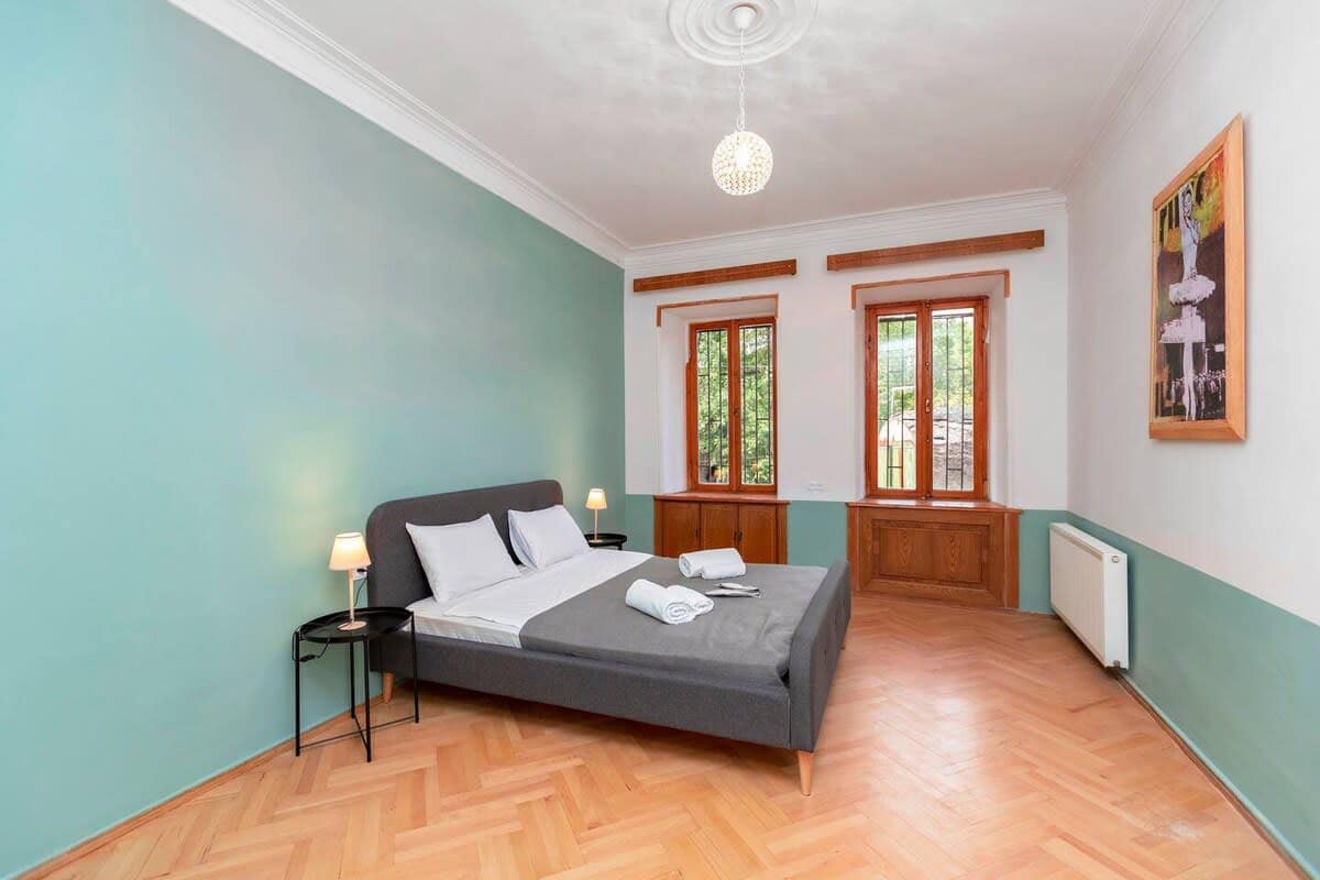 Cozy 2 Bedroom Apartment in Old Tbilisi in Sololaki